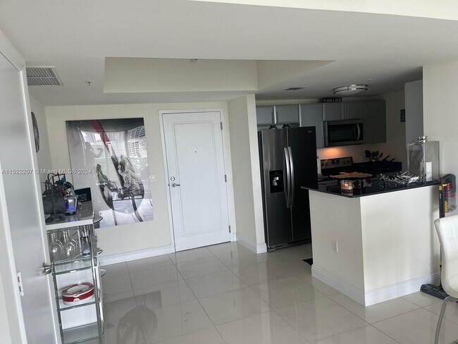 Foto del edificio - 1861 NW S River Dr