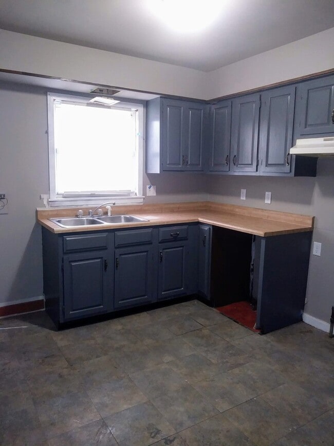 Building Photo - 453 Hovey St