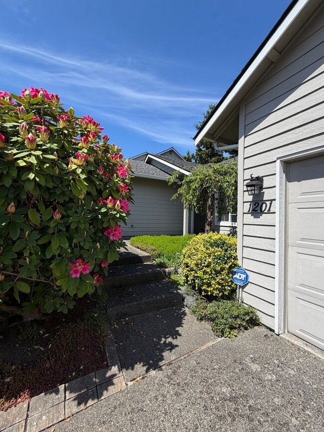 Building Photo - Everett 3 Bedroom Rambler