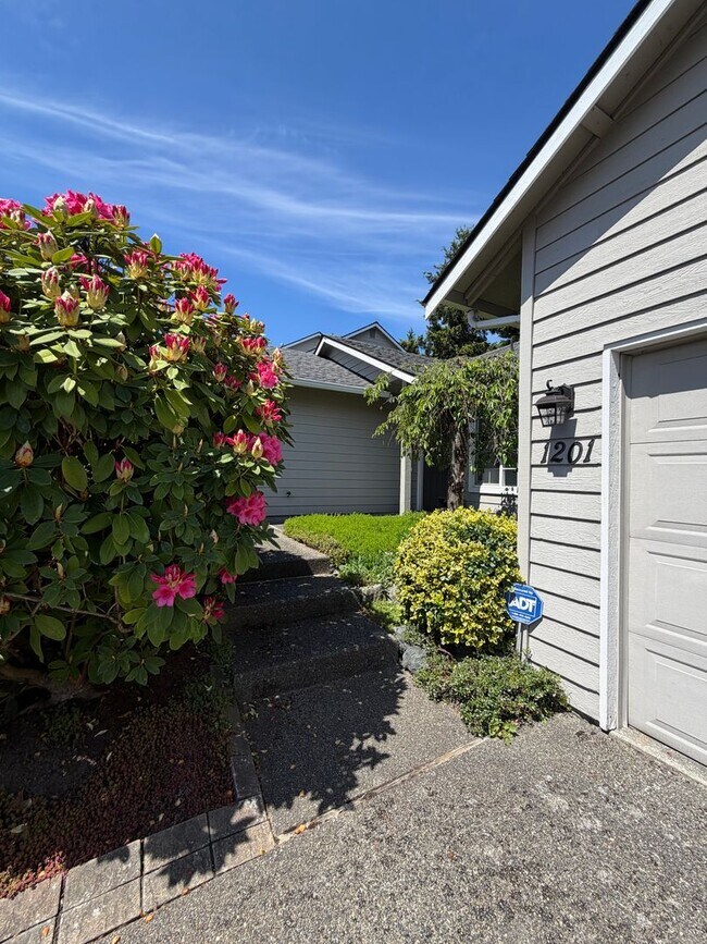 Foto del edificio - Everett 3 Bedroom Rambler