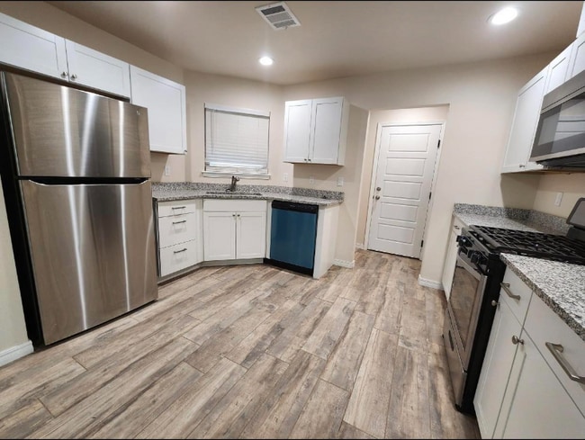 Building Photo - 8991 Redbud Rd