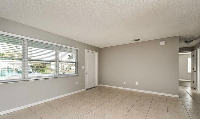 Foto del edificio - 19118 Holly Rd