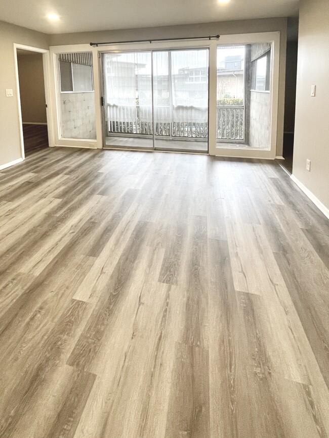 Building Photo - 346 Carpenter Dr