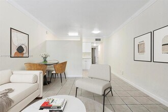 Building Photo - 1715 N 16th Ave