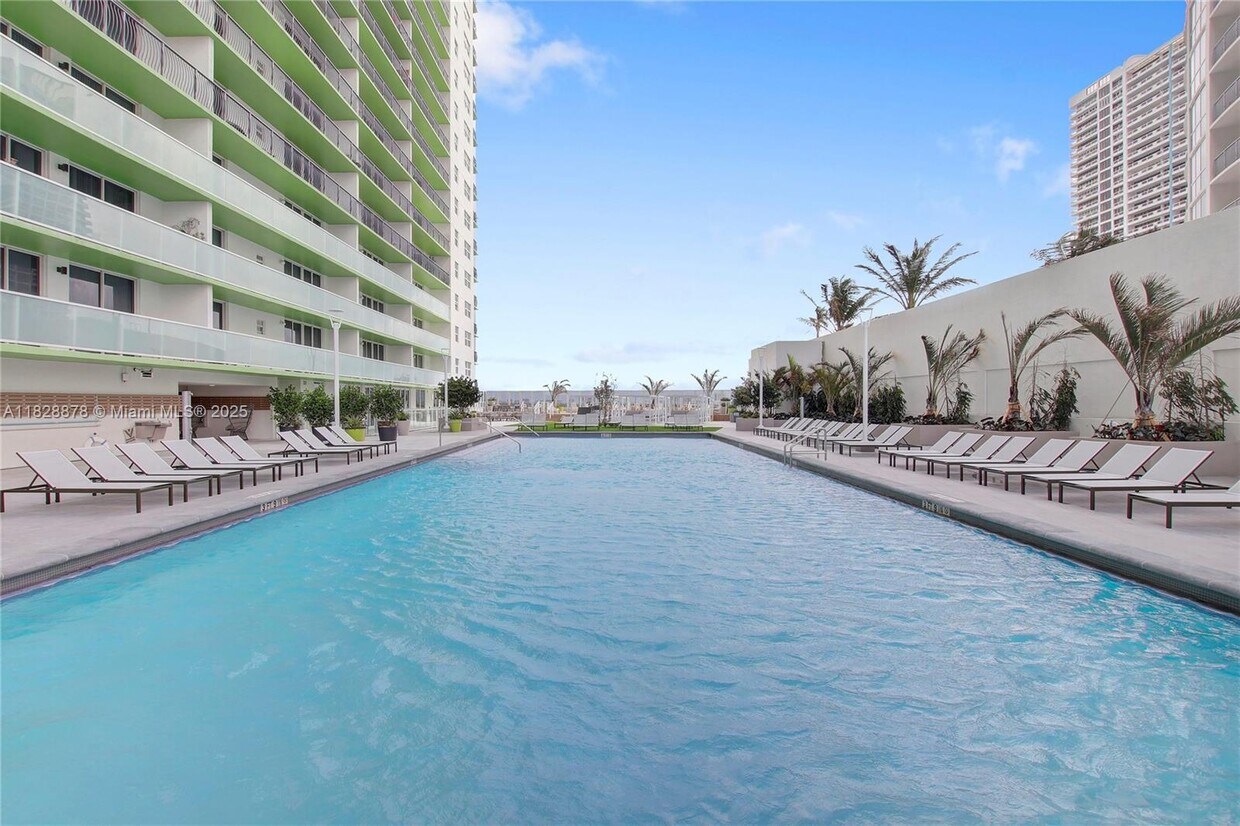 Primary Photo - 1756 N Bayshore Dr