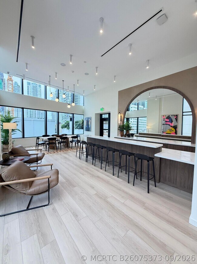 Foto del edificio - 225 N Miami Ave