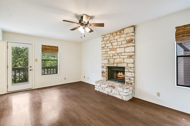 Building Photo - 3500 Larchmont Cove