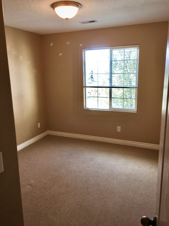 Bedroom - 176 Spencer Peak Way