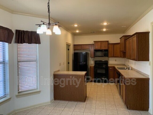Building Photo - 107 Chevalier Blvd