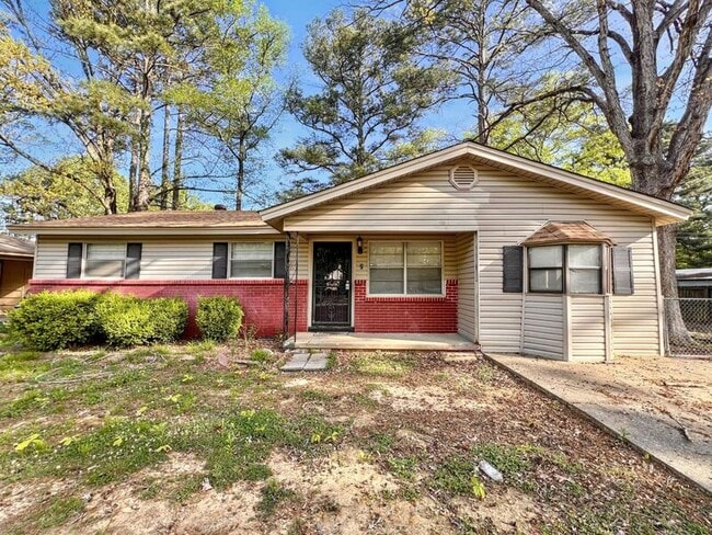 Building Photo - 2 Acorn Pl