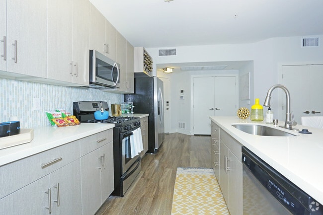 1BR, 1BA - Beacon Kitchen - South Beach by Logan