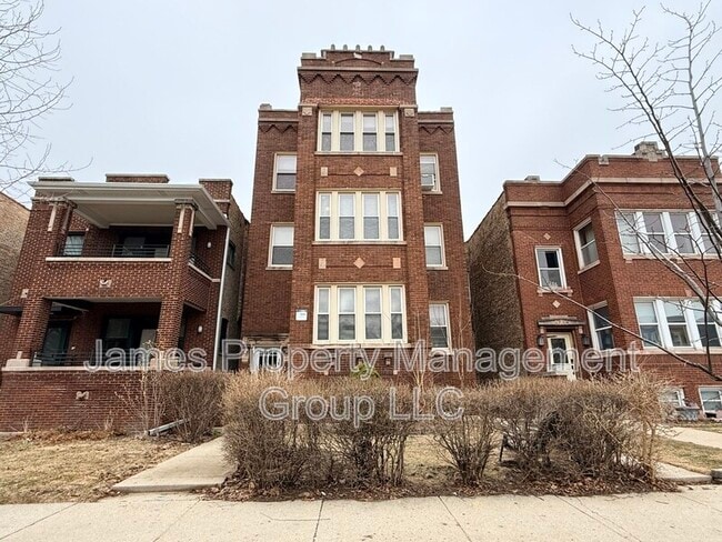 Building Photo - 2736 W Giddings St