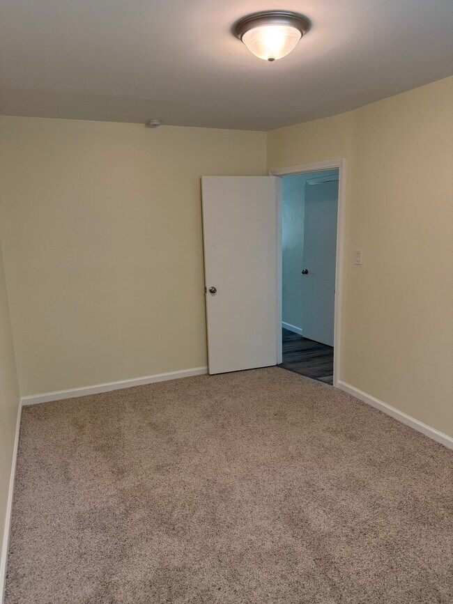 Dormitorio 1 - 922 Kramer Ave