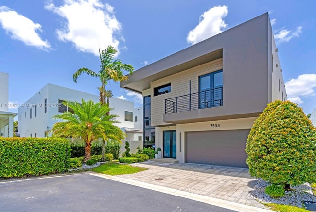 Building Photo - 7534 NW 98th Ave