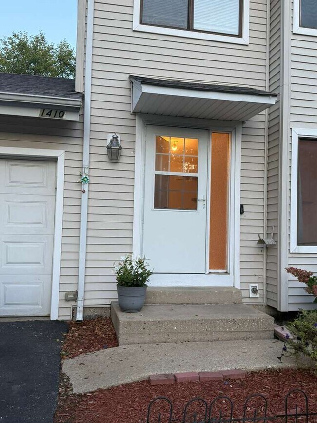 Foto del edificio - 1410 Whispering Springs Cir