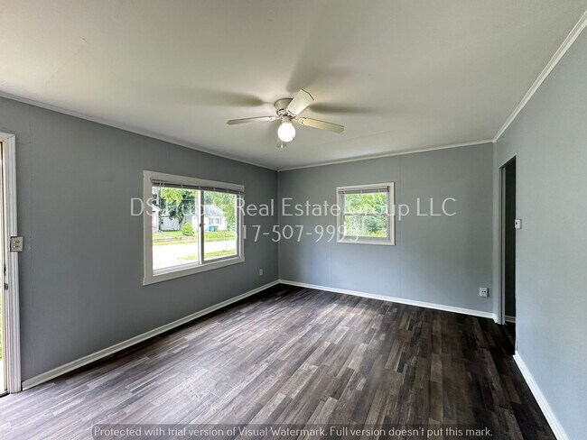 Foto del edificio - 2 Bedroom home freshly painted throughout!