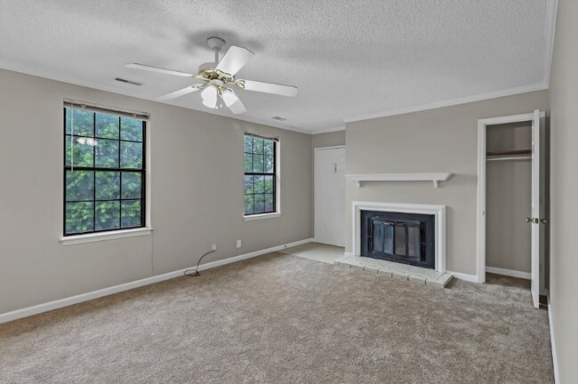 Foto del edificio - 764 Fox Ridge Dr