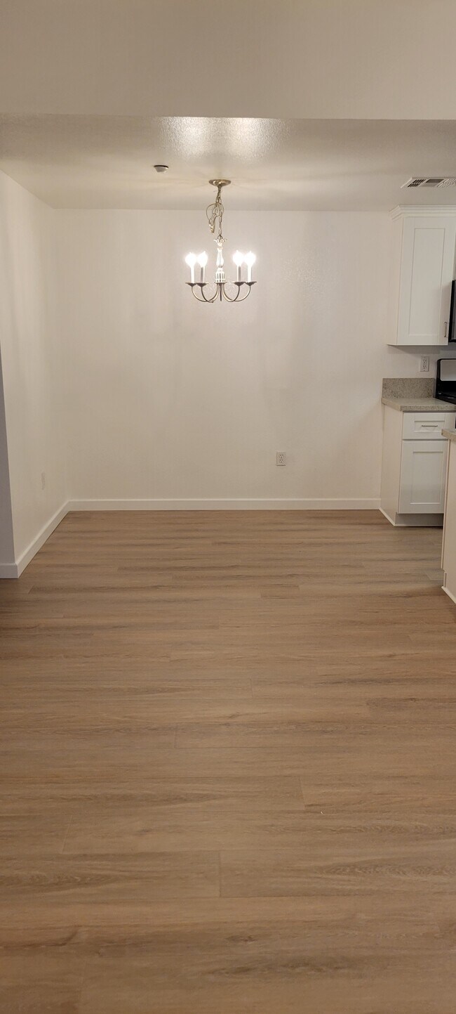 Foto del edificio - 9728 Marilla Dr