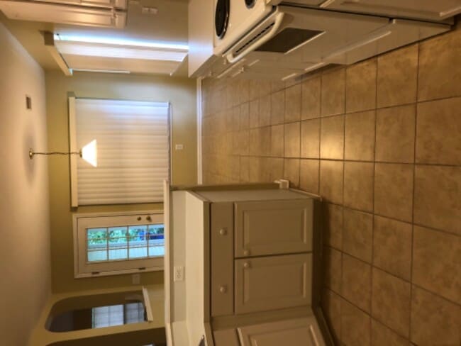 Building Photo - 305 Rice Bay Dr