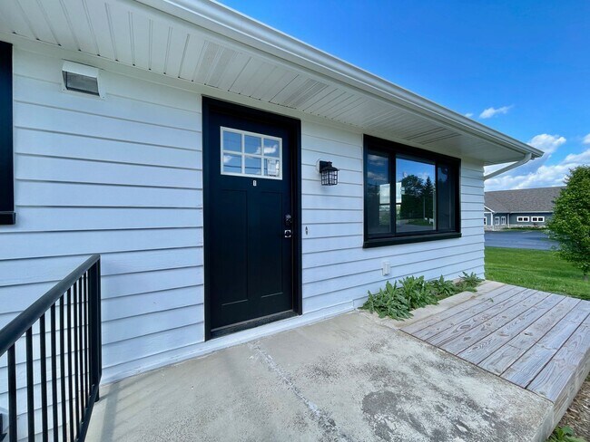 Building Photo - 68th 1505