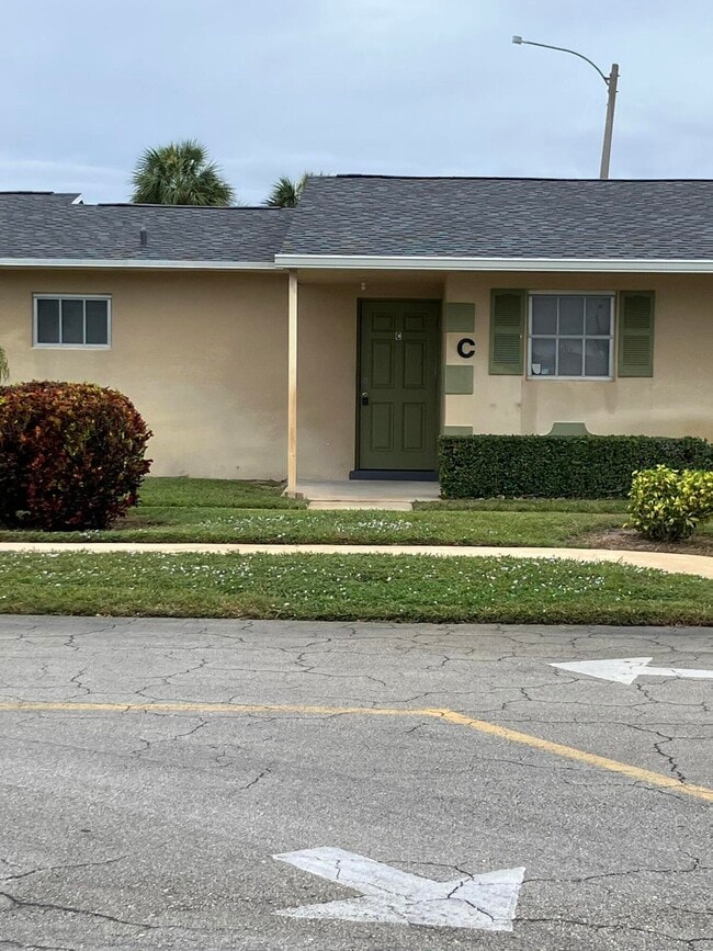 Foto del edificio - 5483 Cresthaven Blvd