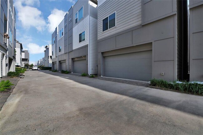 Building Photo - 323 Eado Park Cir