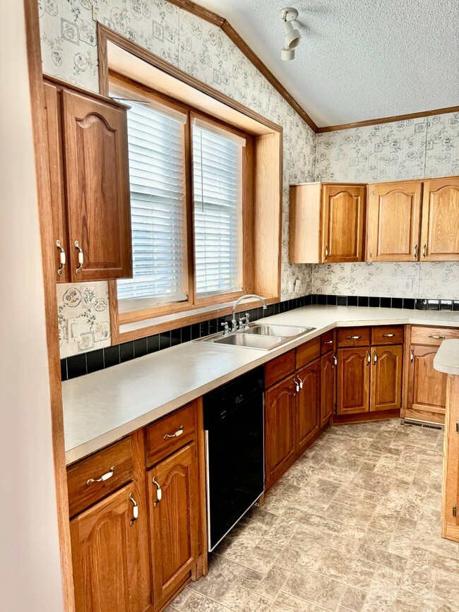 Building Photo - 1559 Old Hwy 10 E