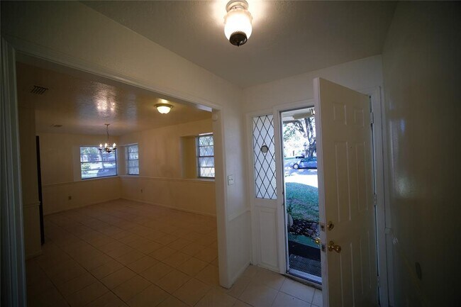Building Photo - 12423 Bexley Dr
