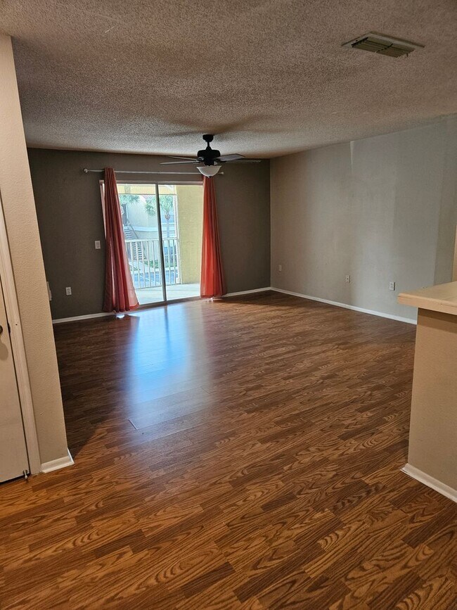 Building Photo - 1 Bed/1 Bath condo in beautiful Highland O...
