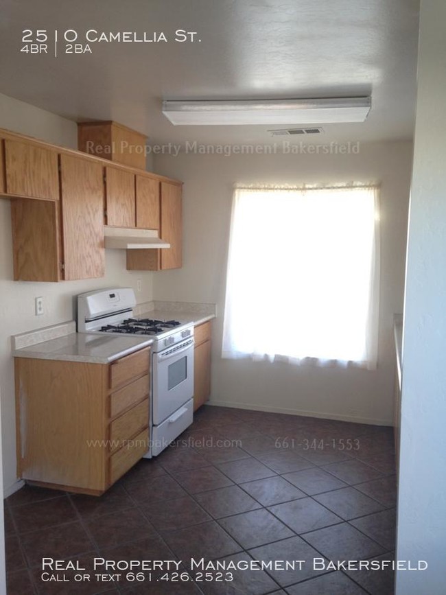 Foto del edificio - 4 bedroom in Wasco CA 93280