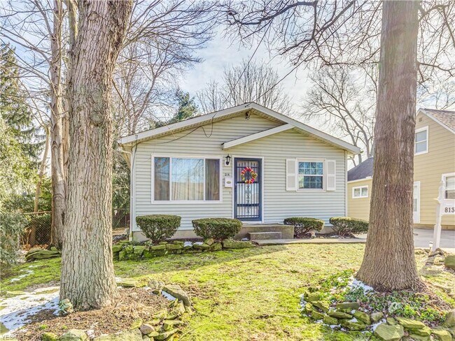 Building Photo - 813 Shoshone Ave