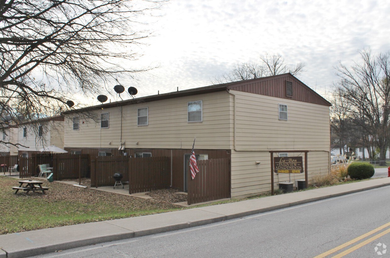 Building Photo - 422 Fairview Ave