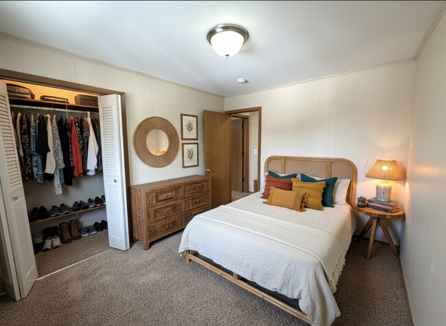 Foto del edificio - Indian Village Apartments 2 Bedroom/1.5 Bath - Third Floor Apartment