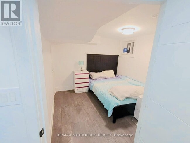 Building Photo - 61 Mandrake St