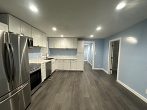 Building Photo - 265 Glade St