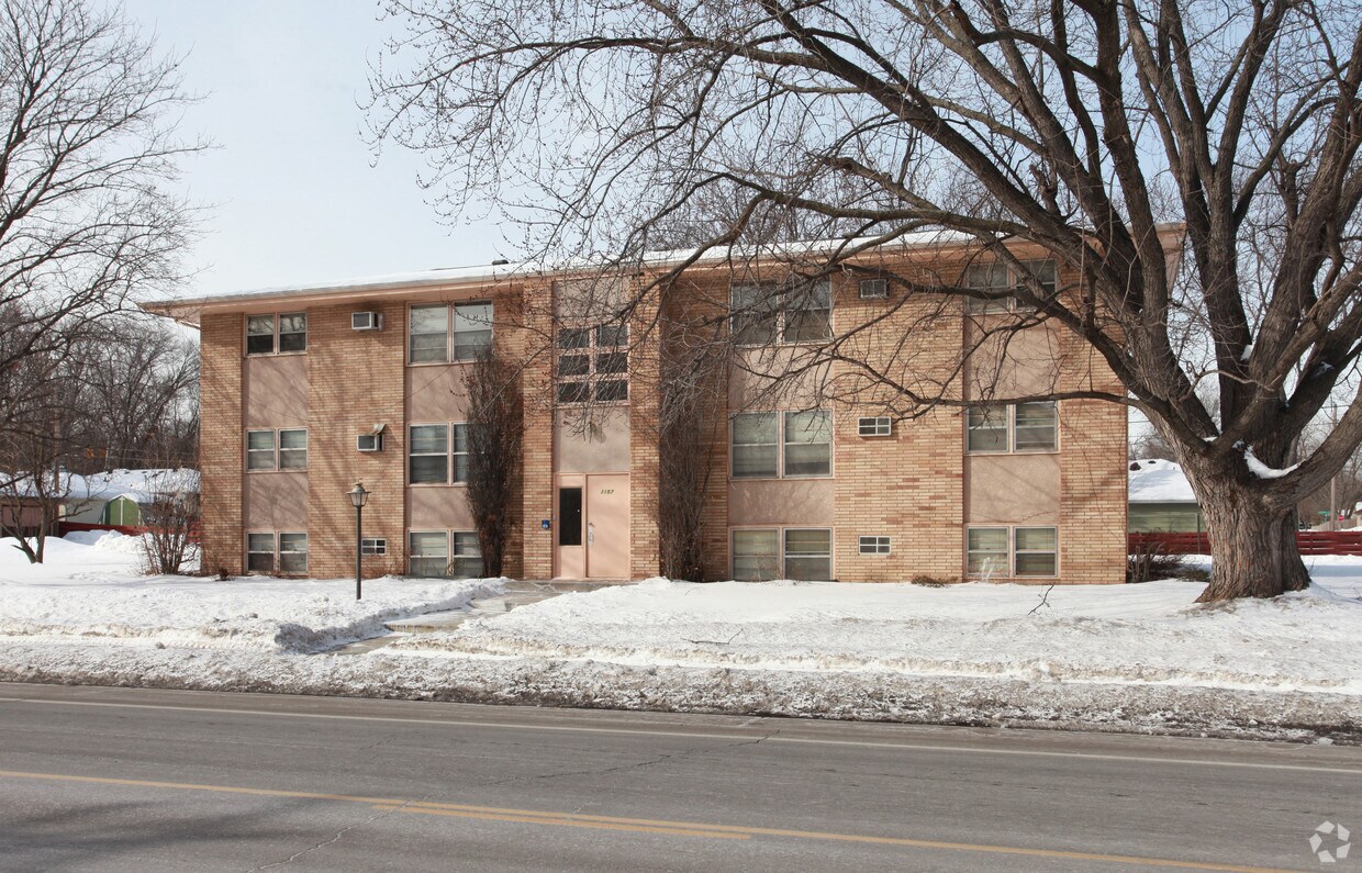 Building Photo - 3157 Douglas Dr N