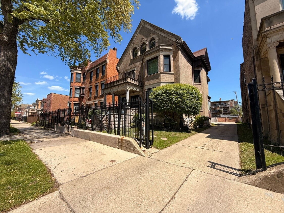 Photo - 5411 S Michigan Ave (Chicago, IL)
