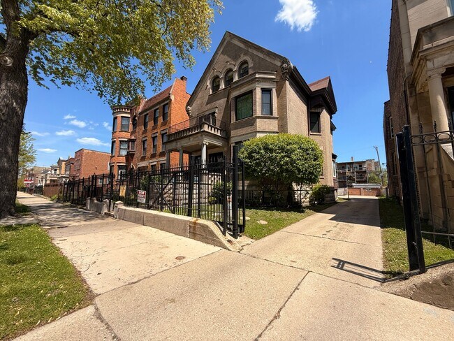 Building Photo - 5411 S Michigan Ave