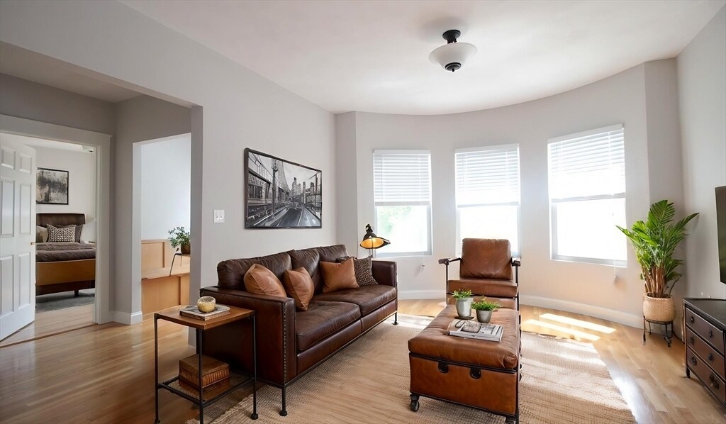 Foto principal - 1433 Cambridge St