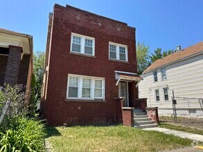 Building Photo - 10610 S La Salle St