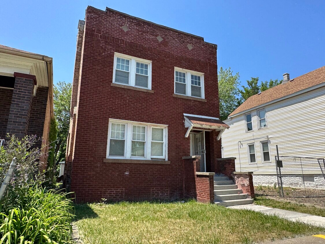 Foto principal - 10610 S La Salle St