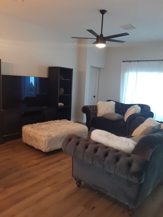 Foto del edificio - Pool home in Oxford Oaks!