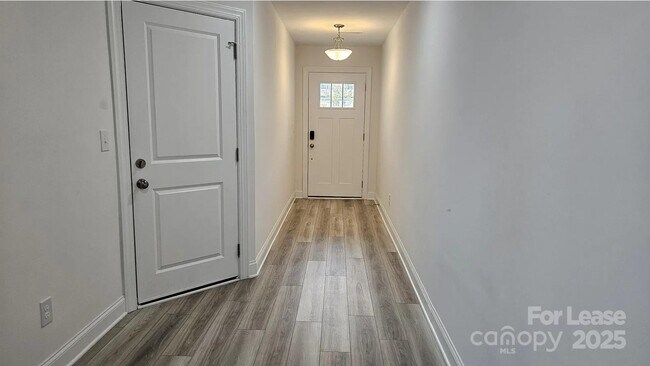 Foto del edificio - 9217 Walnut Hl Rd NW