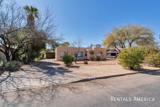 Building Photo - Charming Centrally Located 2 bedroom / 1 b...