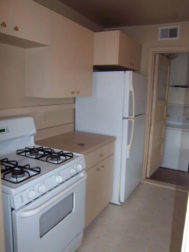 Building Photo - ESS 26