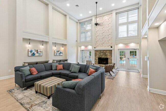 Gran salón - Monroeville Apartments at Belmont Ridge