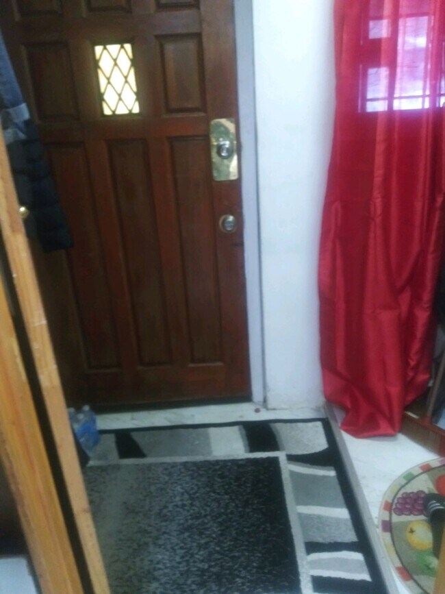 Foto del edificio - 1169 E 224th St