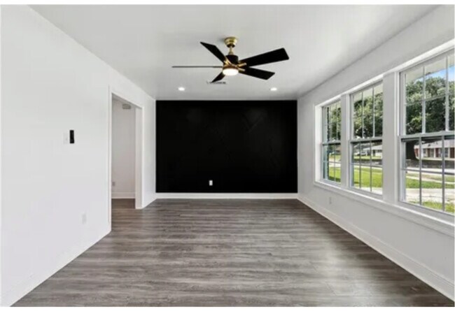 Foto del edificio - 4859 Bundy Rd