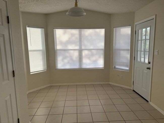 Foto del edificio - Great 3 Bedroom 2 Bath home with appliance...
