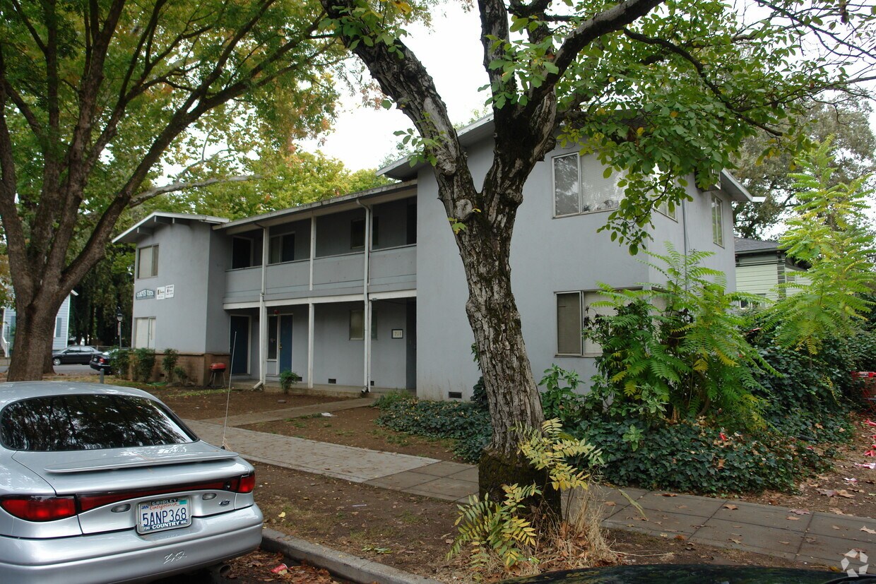 Foto del edificio - 711 W 3rd St